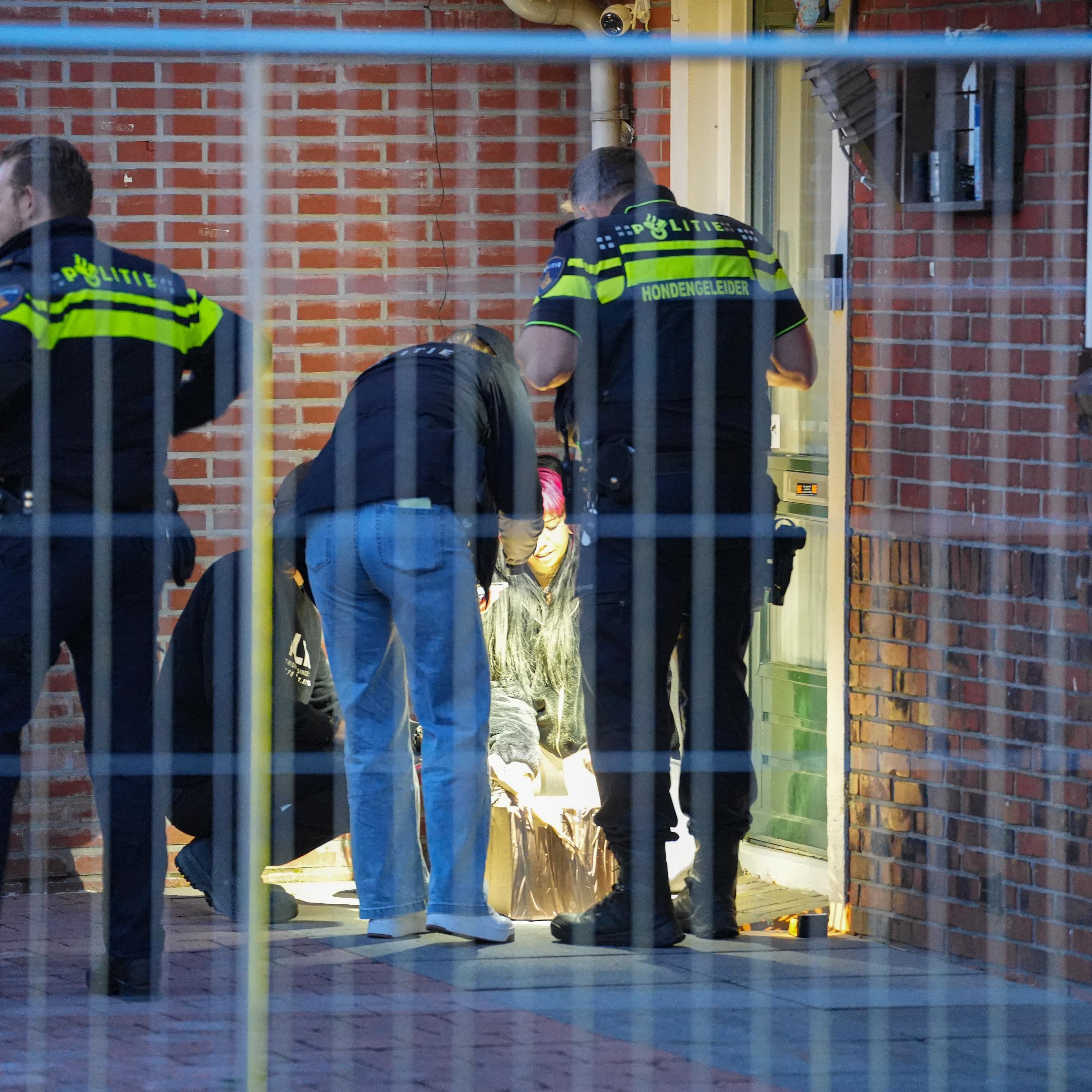 Donderdagavond vond de politie een verdacht pakket voor de woning aan de Oranjestraat.
