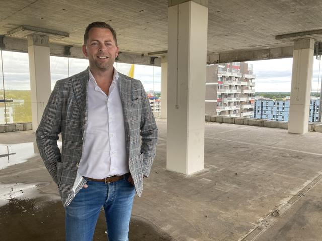 Voordat de 'Belastingflat' in Emmen een woongebouw werd, werd het pand volledig gestript. 