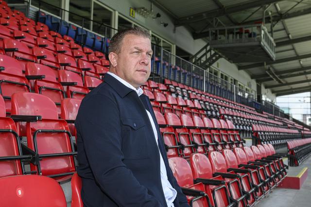 Einde oefening voor Nico Haak bij FC Emmen. 