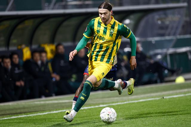 Even wennen voor menig Emmenaar. Pascal Mulder niet in het rood-wit maar in het geel-groen.