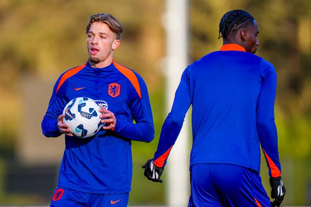 Luciano Valente tijdens een training met Jong Oranje in maart. 
