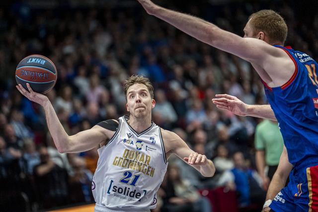 Tim Hoeve, hier aan de bal, merkte dat de energie wegvloeide bij Donar. 