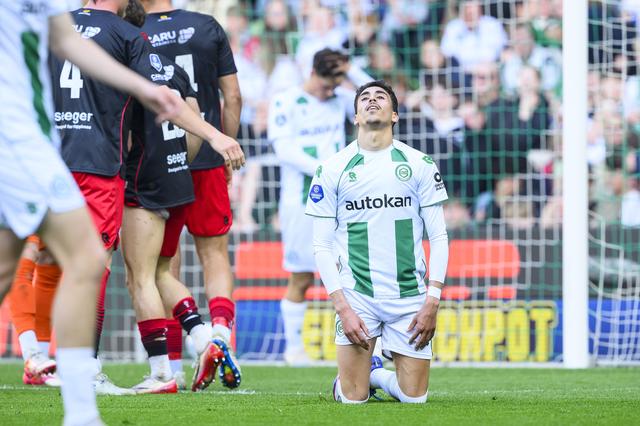 Younes Taha baalt na zijn gemiste kans tegen Excelsior in de eerste helft. Na rust was de aanvallende middenvelder wel trefzeker.