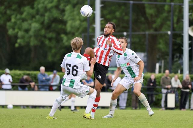 Ervaren spits Quincy Hoeve had een zware avond in Groningen.