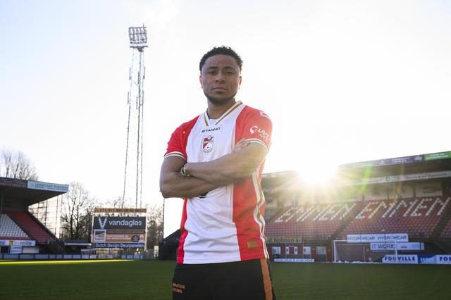 Vicente Besuijen in stadion De Oude Meerdijk.