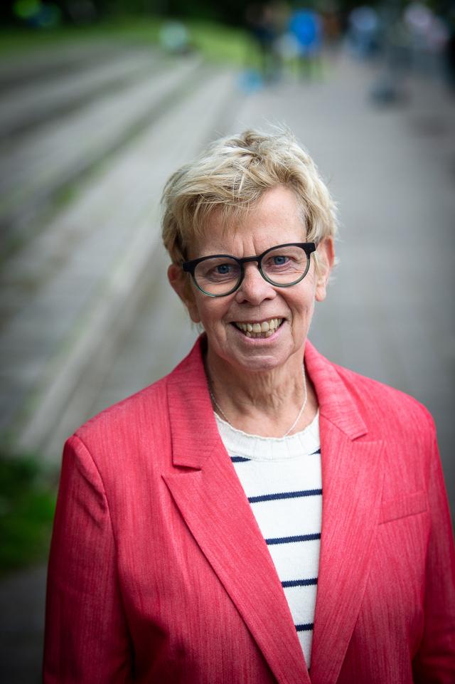 Sportbestuurder Rita van Driel verhuisde voor meer rust en ruimte van Rotterdam naar Uithuizermeeden maar is nog lang niet klaar met parasport. 'Ze weten me ook hier wel te vinden.'