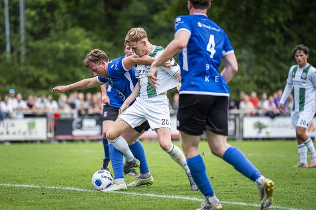 Nils Eggens knokt voor een plekje in de spits bij FC Groningen. 