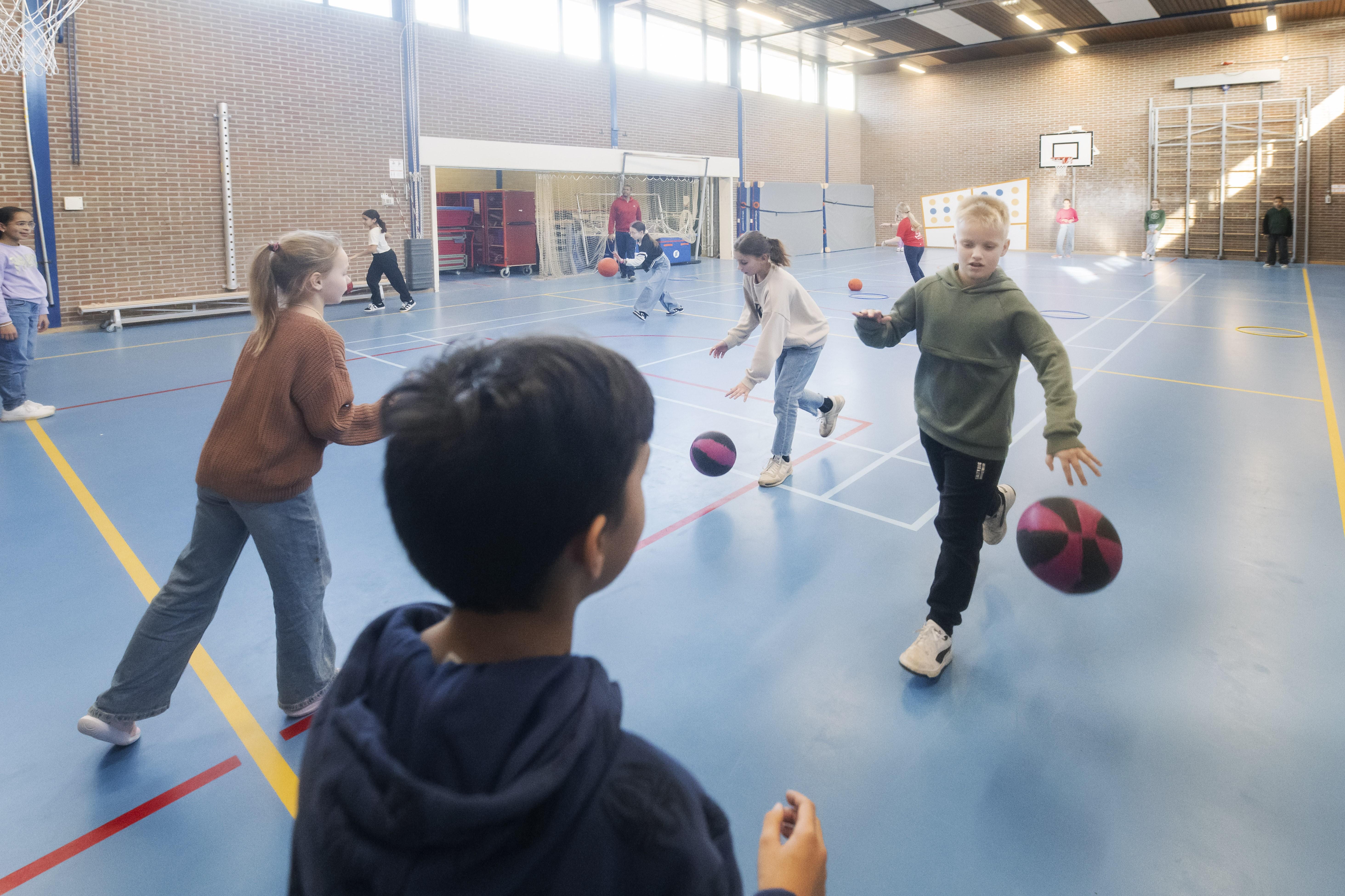 Een van de gratis naschoolse activiteiten op IKC Trianova is een sportprogramma.