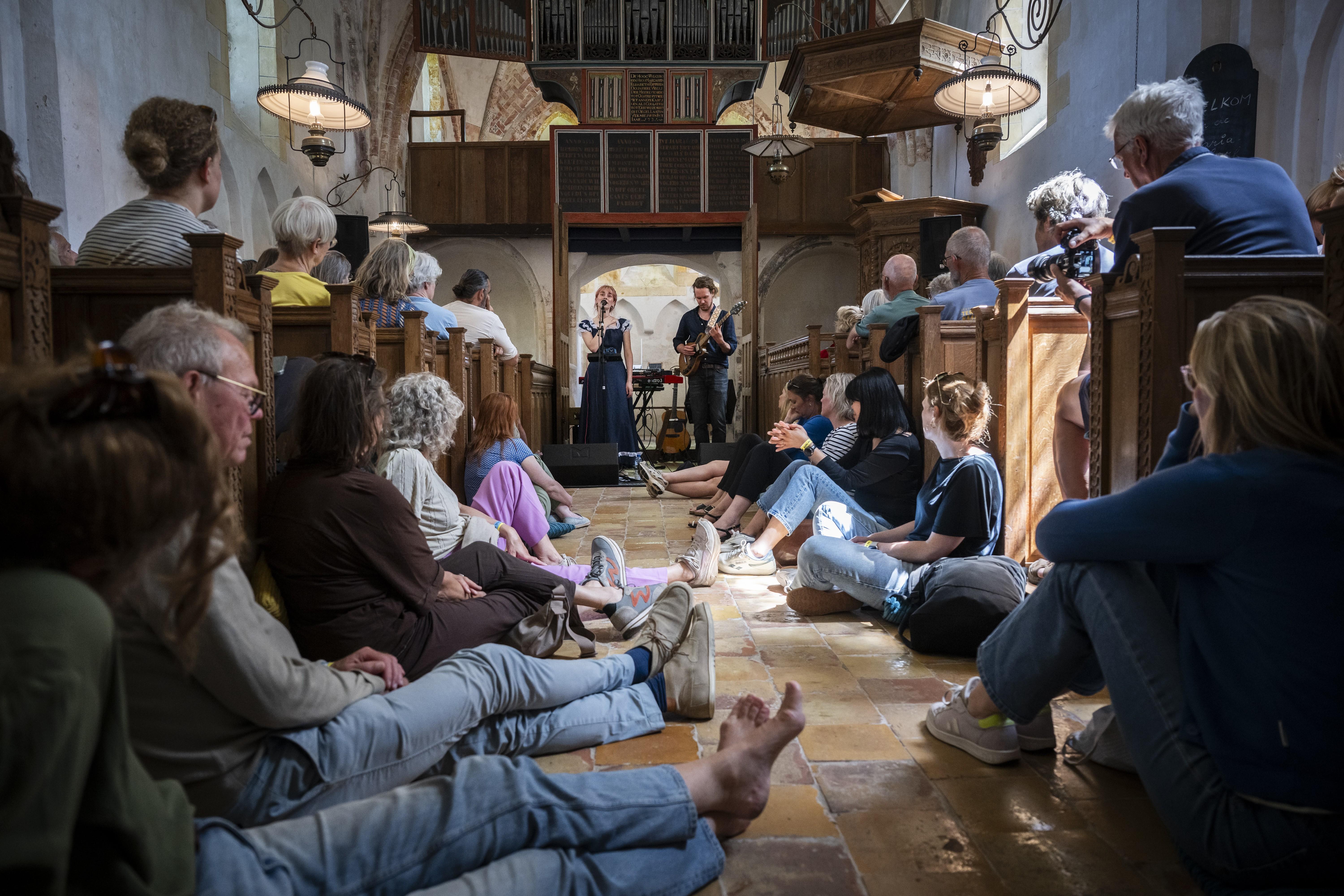 Optreden Himel Iepen van Mayte, in samenwerking met Tsjerketour in de kerk van Krewerd.