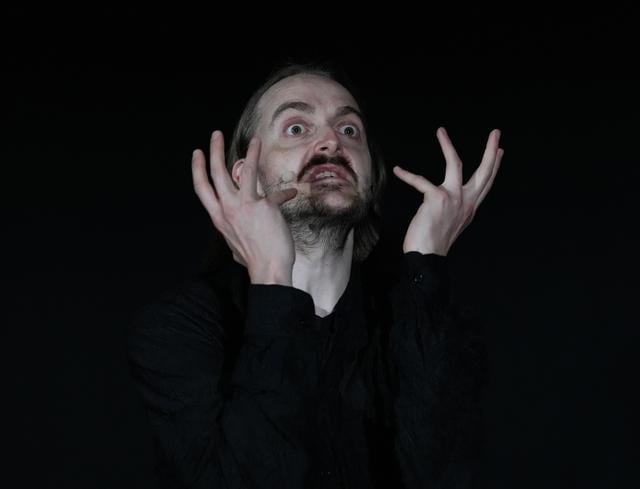 Thomas Dudkiewicz van gezelschap Urland: verteller in een verhaal vol spiegelingen en alter ego's.