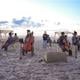 Cello Octet Amsterdam, ’s avonds laat op het Noordzeestrand.