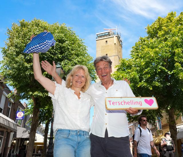 Uitkomst van hun eigen Oerol-ritueel: Heleen van Benthem en Cees Weeda uit Maarssen gaan graag weer een jaar met elkaar door.