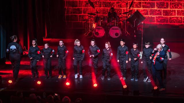 Pink Floyd Project, grotendeels opgetrokken uit Friese muzikanten, is een tributeband met enige creatieve ambitie. Met bijvoorbeeld theatrale vertolkingen van dubbelalbum 'The Wall', waarmee men zelfs in Praag te zien was. 
