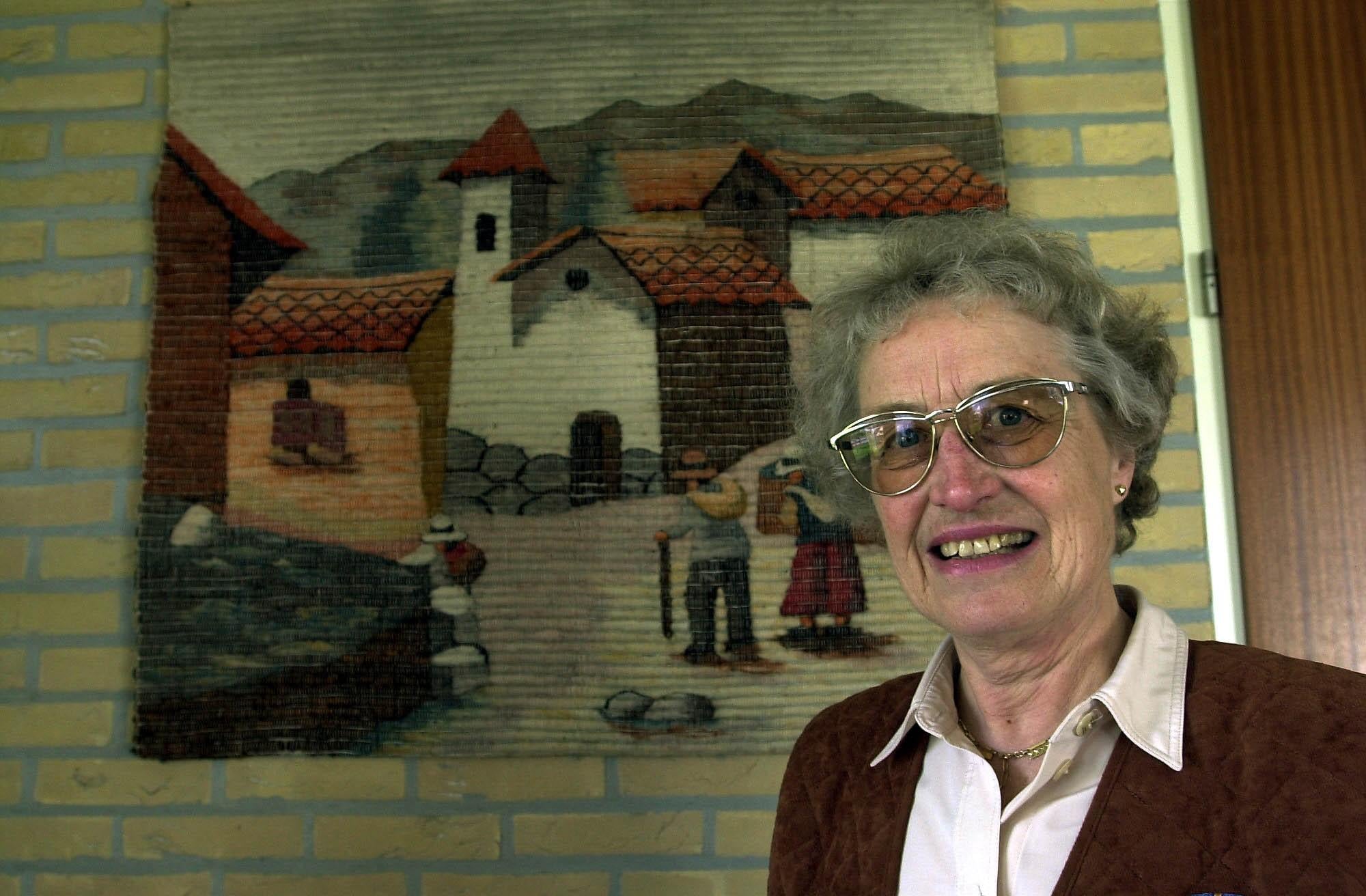 Miep Bastiaanse in 2000, bij het verschijnen van haar adoptieboek.