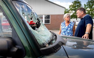 De auto van Andries Booi waarin hij werd doodgeschoten door de politie na een achtervolging.