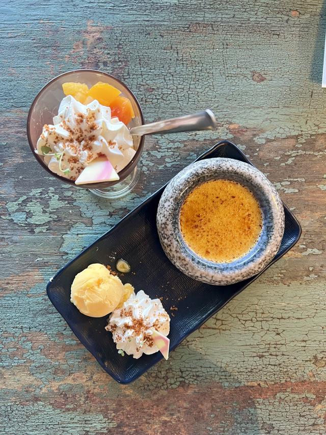 Sorbet en crème brûlée van sinaasappel. 