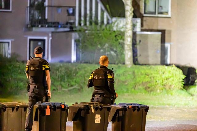 Na een steekpartij in Noardburgum viel de politie een woning binnen aan de Reiddekkersstrjitte.