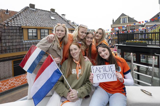 Die ene vraag van de nichtjes Nienhuis.