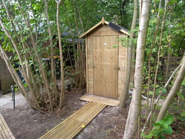 Het wc-huisje van de accommodatie. 