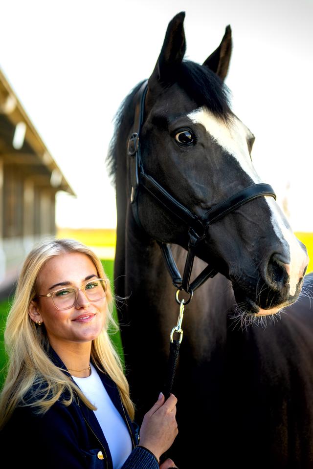 Sytske de Jong en haar paard Jip.