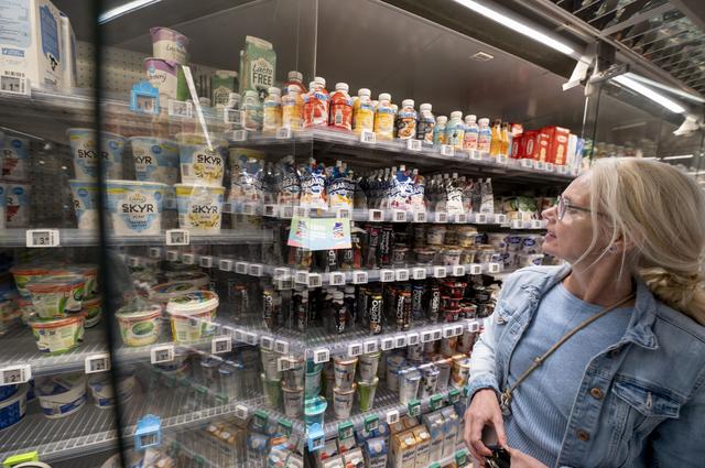 Manon de Boois in de supermarkt.