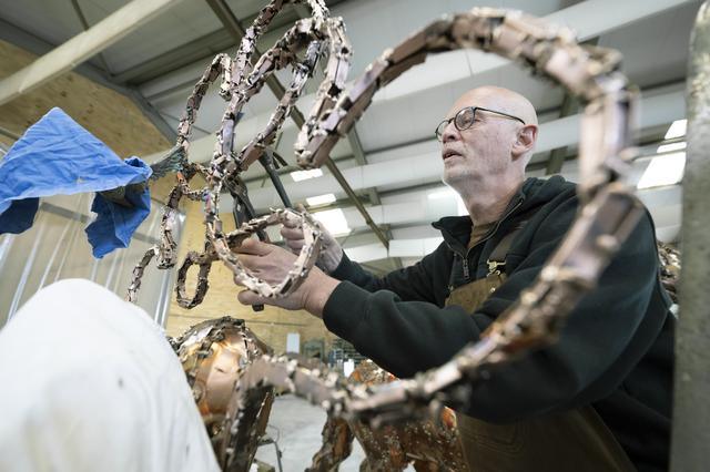 Woensdag legde Hans Jouta de laatste hand aan het werk.