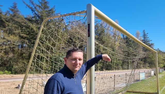 
Bestuurslid Cees Visser van VSV '31, dat door afzeggingen al een maand geen wedstrijd speelde.