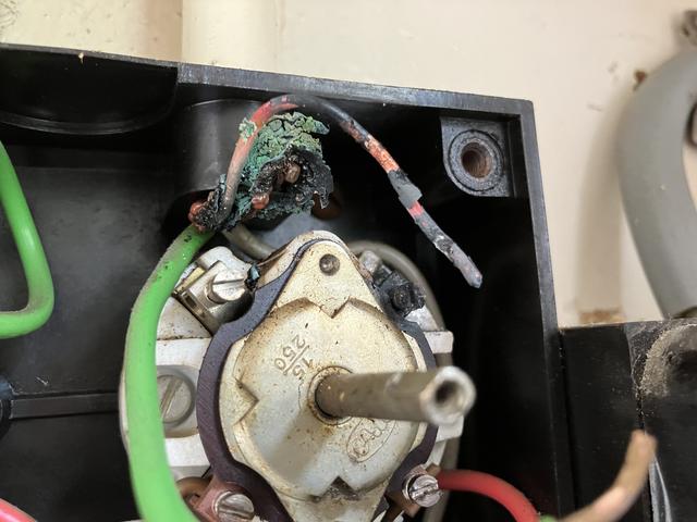 De monteur redde zich met de meterkast.