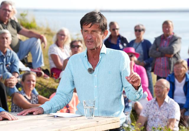 Presentator Cornald Maas bij 'Opium op Oerol' in juni van dit jaar. 