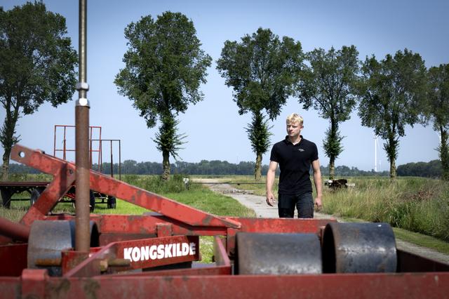 Rienck Waalkens oprichter en mede-eigenaar van AgriMatching op het erf van zijn familie.