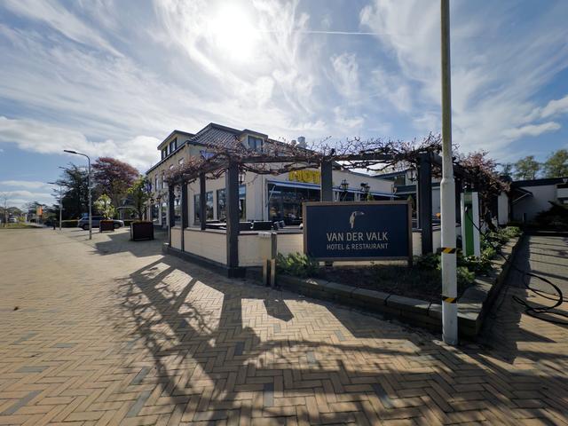 De ingang van Van der Valk in Hurdegaryp.
