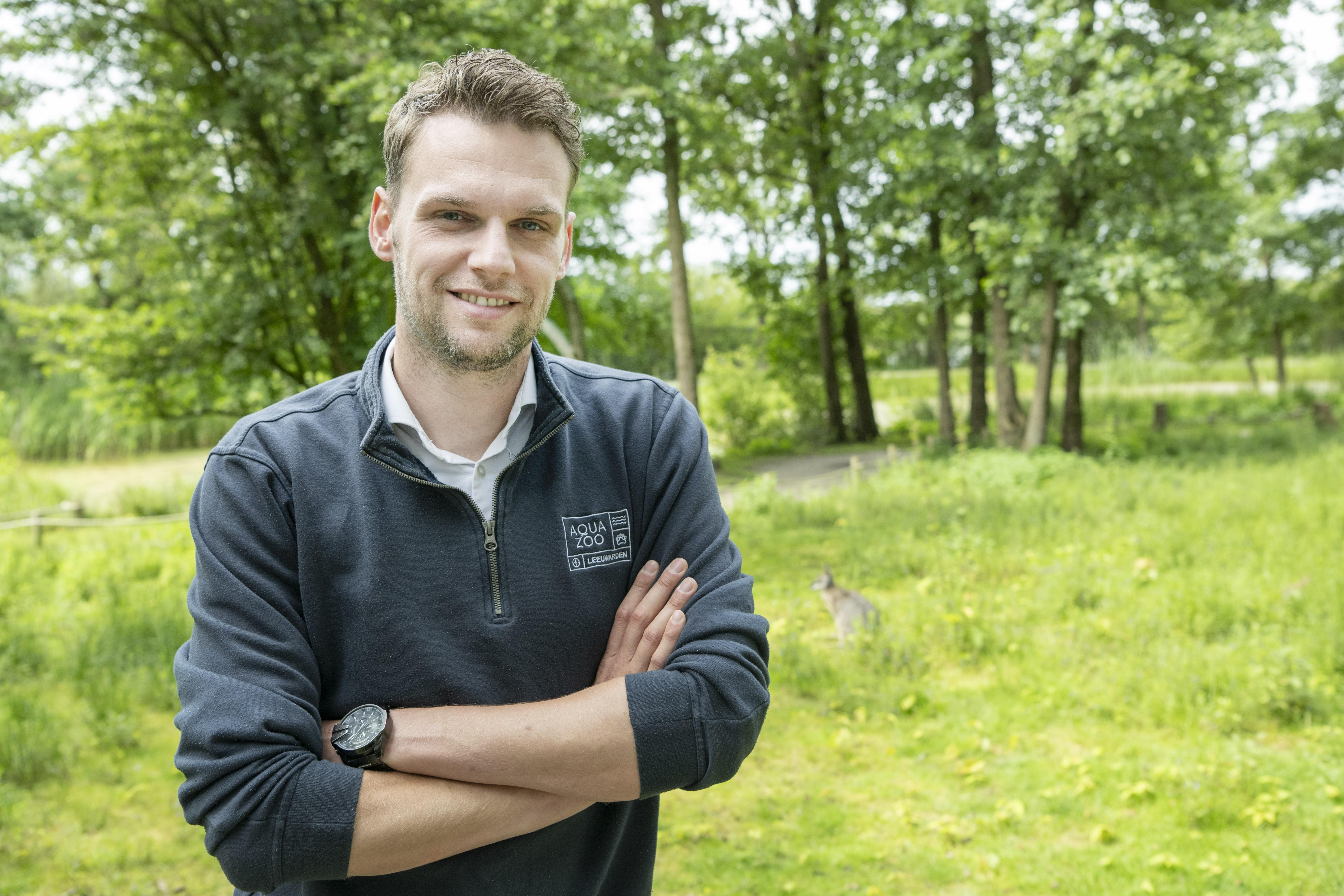 Hoofd dierverzorging William Kreijkes van AquaZoo. 