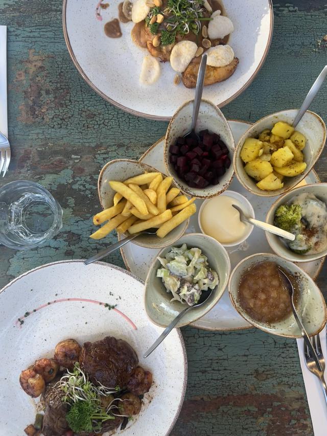 Surf en turf en kipsaté. 