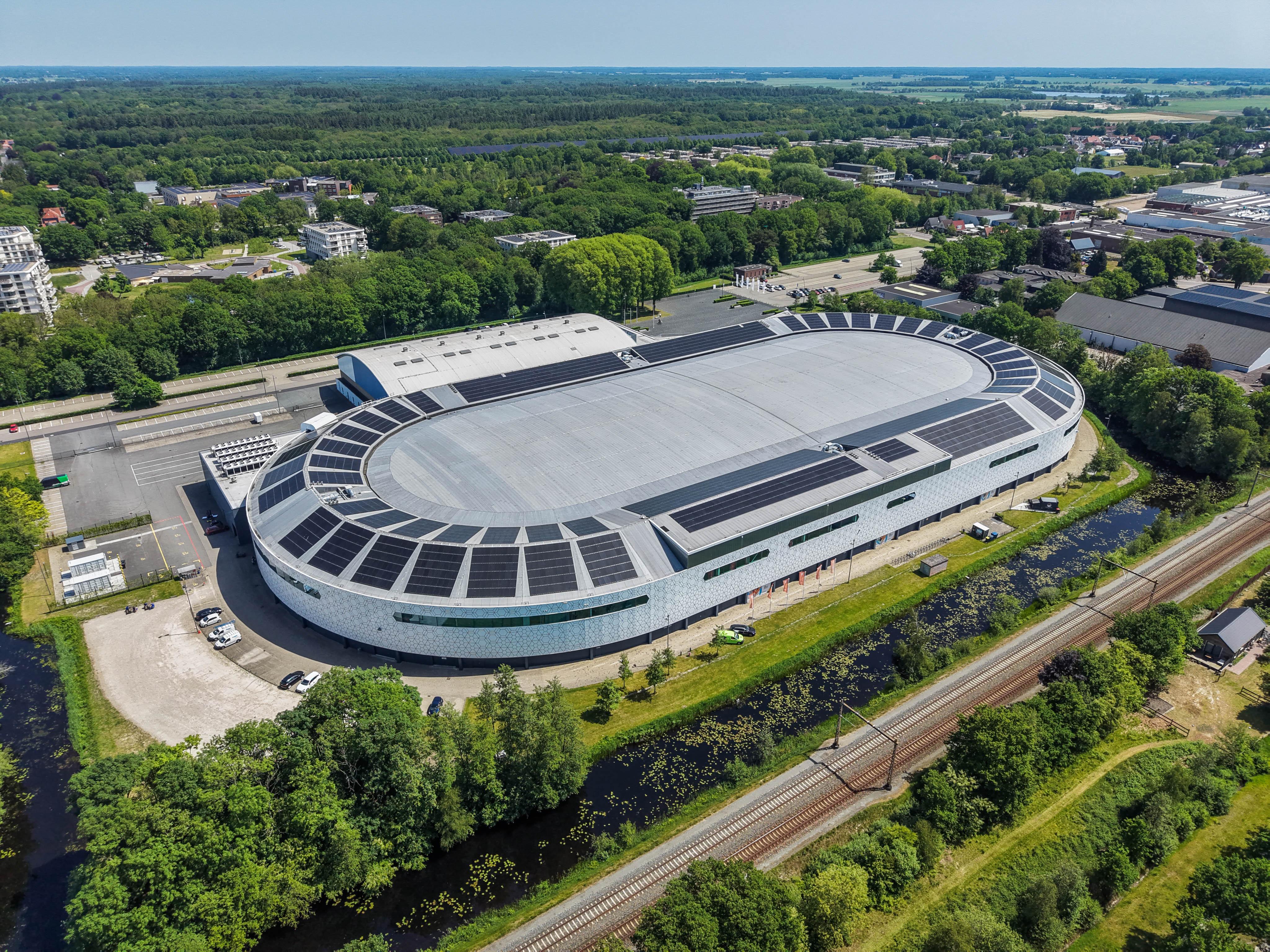 Een extra trainingshal moet meer ruimte geven aan olympische wintersporten rond Thialf.