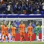 Teleurstelling bij de spelers van Nederland nadat Japan in de slotfase de 2-2 heeft gemaakt.