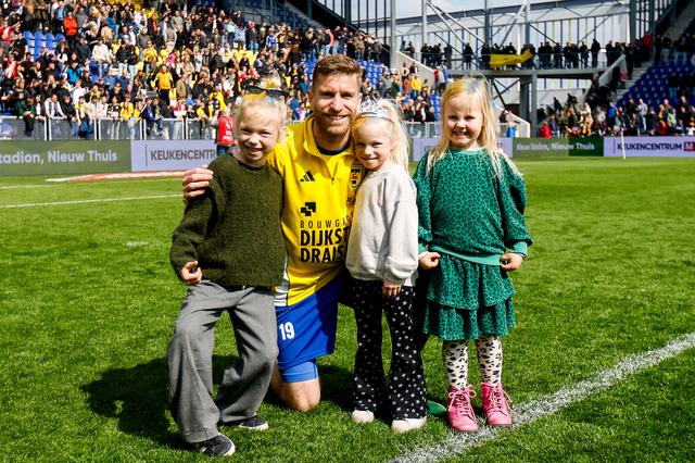 Michael de Leeuw met zijn drie dochters.