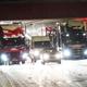 Vrachtwagens zaten muurvast in de tunnelbak. Ze konden de helling niet halen dankzij de sneeuw. 