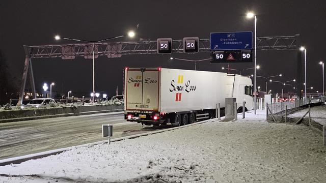 Is het de Brennerpas? Nee het is Ring Zuid. Waar vrachtwagens de helling niet halen dankzij de sneeuw. Foto van Patrick Wind