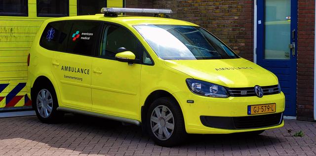 De tot 'ambulance' omgebouwde Volkswagen. 
