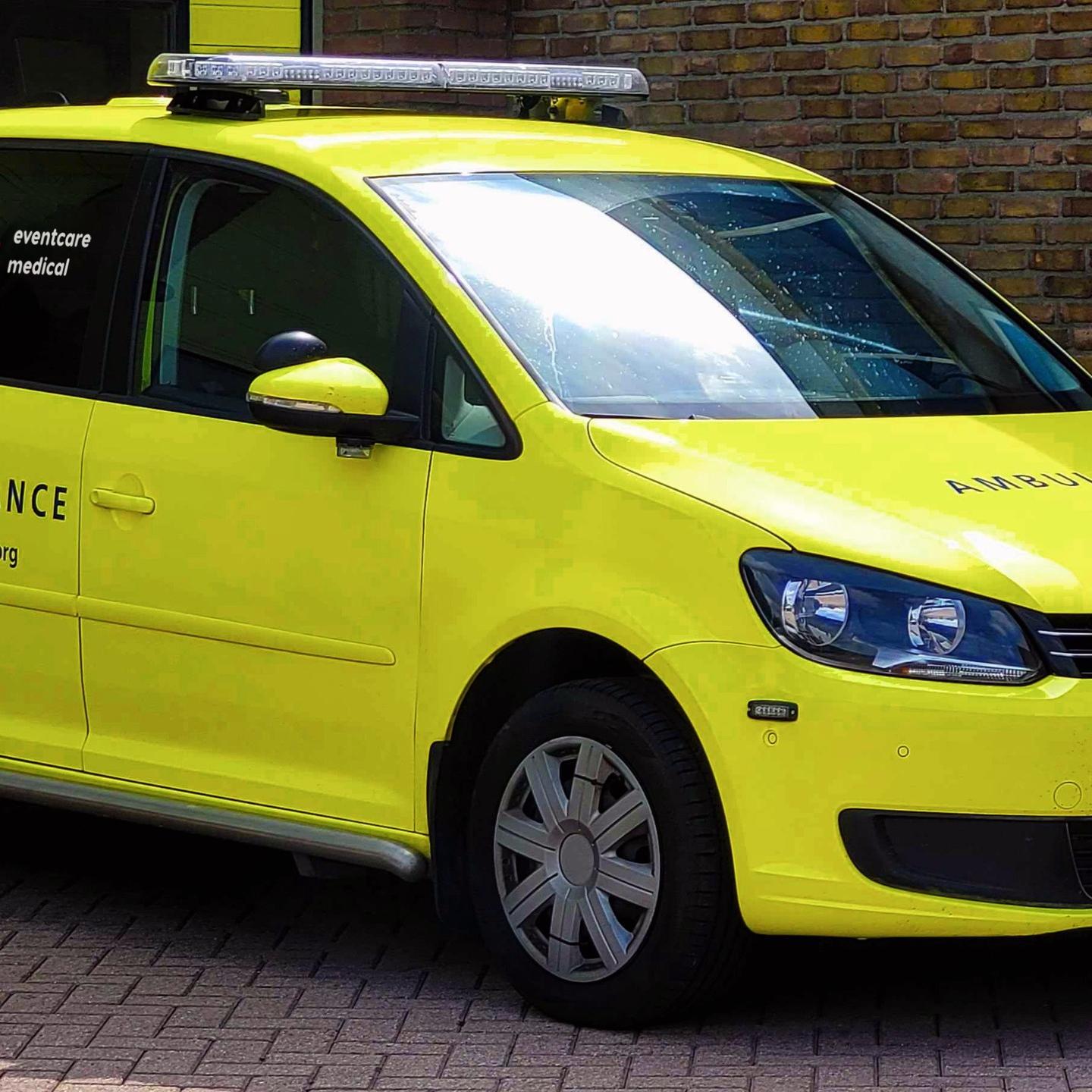 De tot 'ambulance' omgebouwde Volkswagen. 