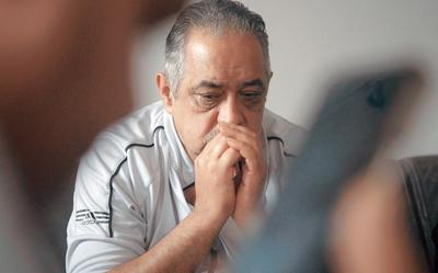 Statushouder Salem Barakat uit Syrië, vader van een groot gezin, worstelt met alle Nederlandse regels.