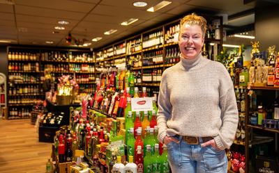Slijter Livia Bakker uit Emmen had de accijnsverhoging niet verwacht.