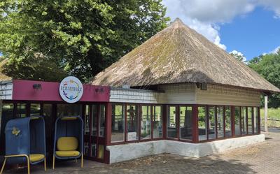 De kinderboerderij komt in de buurt van het oude Safarirestaurant. Het idee is dat één ondernemer zowel de horeca op deze plek als de kinderboerderij gaat runnen.