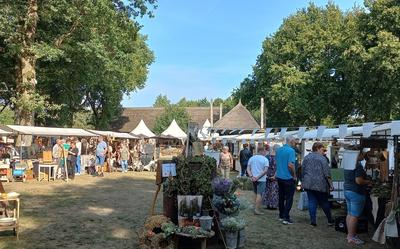 Lekker rondneuzen op een gezellige fair.