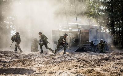 Het huidige drugsbeleid van Defensie leidt jaarlijks tot ontslag van ruim 50, vaak ervaren, militairen.