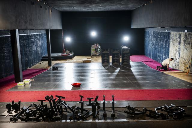 In de toekomst kijken bezoekers vanuit een luxueuze relaxseat naar films in Pathé aan het Zuiderdiep.