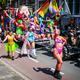 De optocht met honderden mensen en enkele wagens trok veel bekijks.