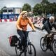 De bouwcontainers staan er nog steeds en de weg naar het dorp is afgesloten.