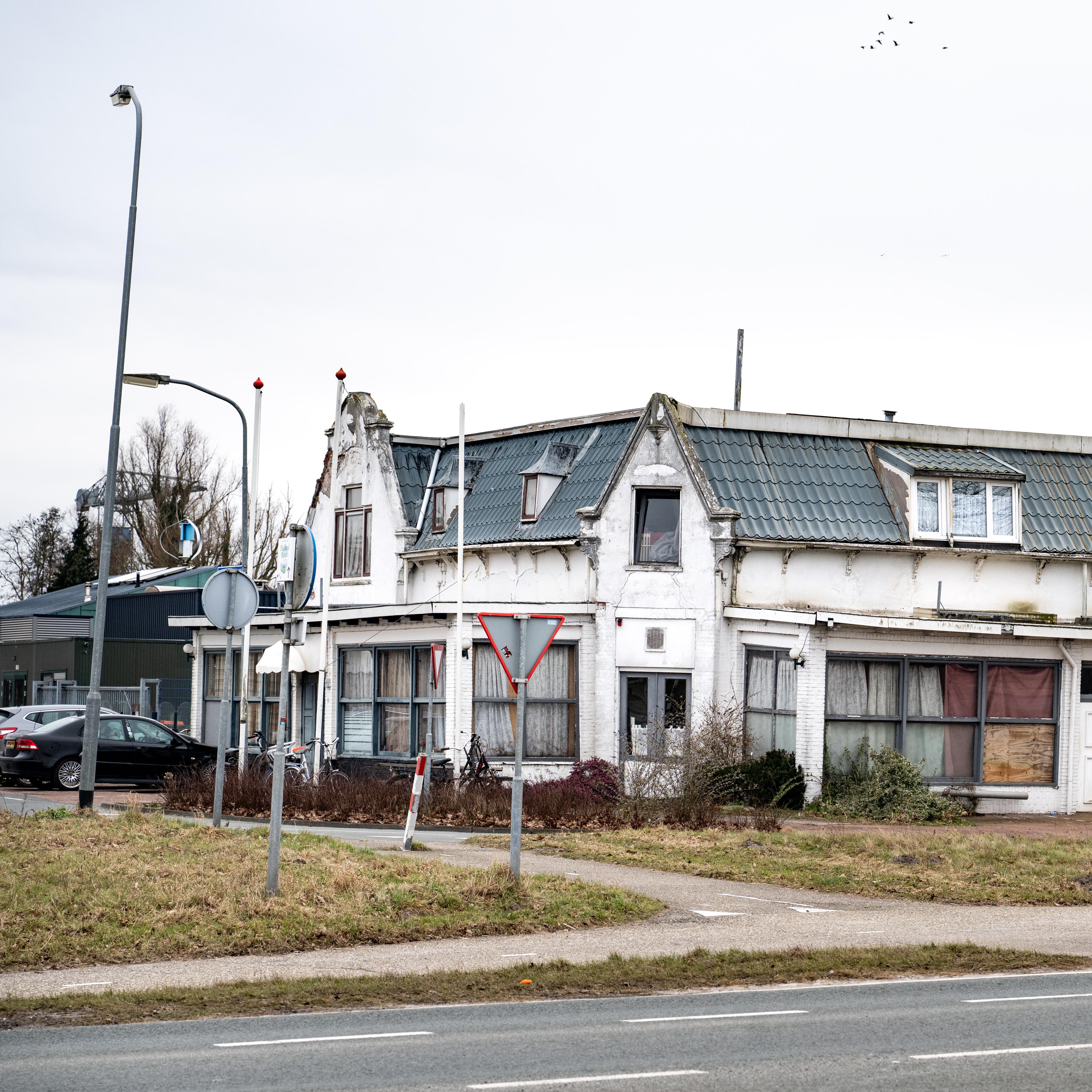 Voormalig Hotel de Boer is ernstig verpauperd sinds het in 2018 in handen kwam van Bier.