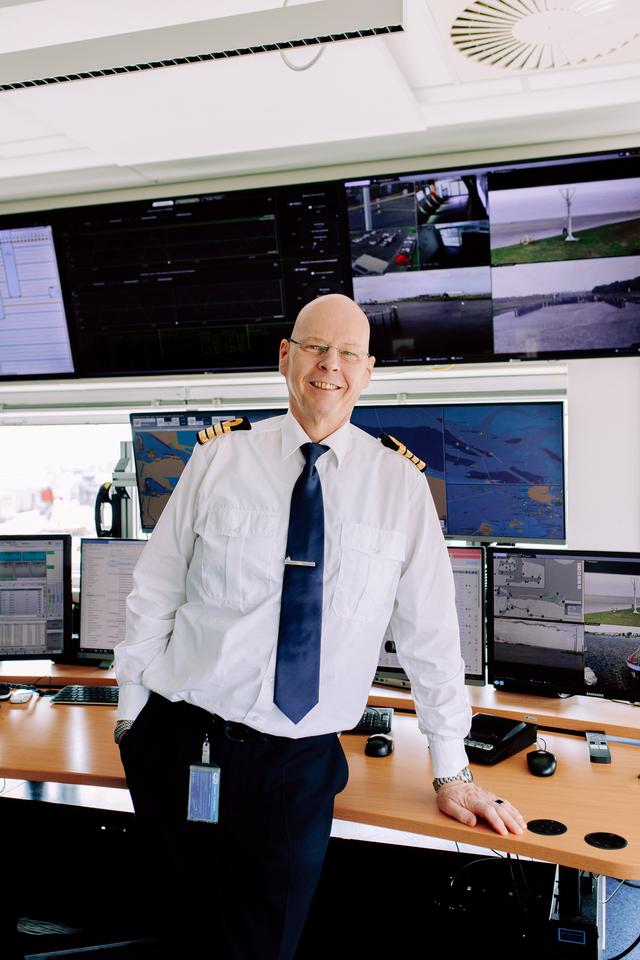 Havenmeester Pieter van der Wal van Groningen Seaports.